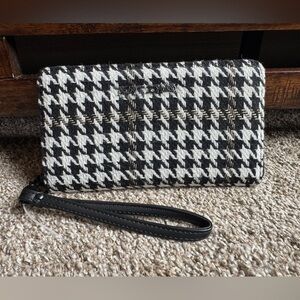 Betsey Johnson Black, White and Gold Tweed Houndstooth Wallet / Wristlet NWOT